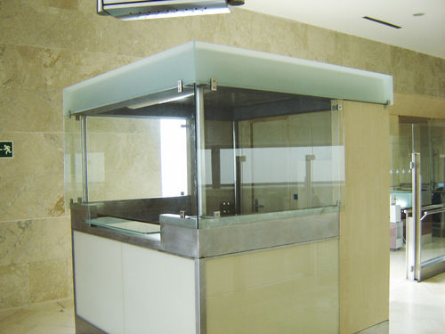 Panneau en verre trempé - LUXRAFF® STONE - SEVASA - feuilleté / translucide / satiné