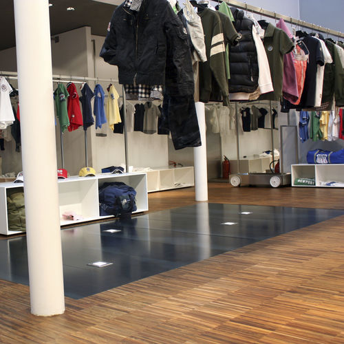 Carrelage en métal - EXHIBITION AREAS AND WALKAWAYS - Planium - brillant / poli / mat