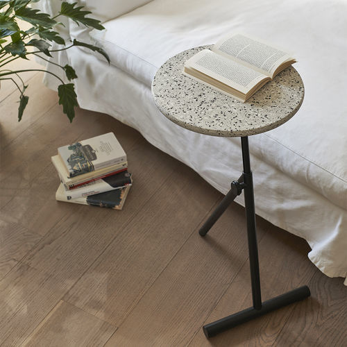 Table d'appoint contemporaine - KOJI - OPINION CIATTI - en MDF laqué / avec piètement en acier / ronde