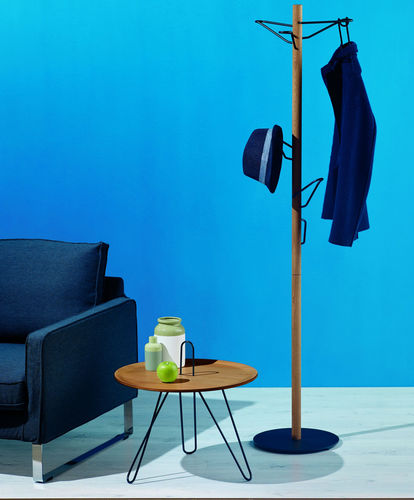 Porte-manteau sur pied - FAIDO - pieperconcept - contemporain / en métal / en bois massif