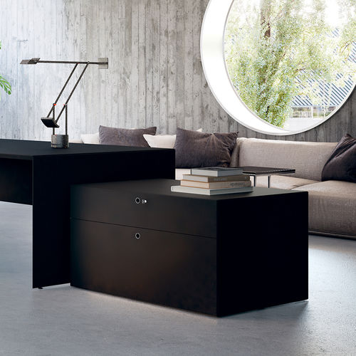 Armoire de classement basse - QUARANTA5 - Fantoni - stratifiée / en bois / avec porte battante