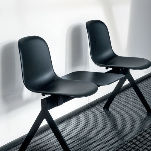 Sièges sur poutre en métal - MÁNI - Fantoni - 3 places / 2 places / contemporain