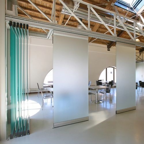 Cloison coulissante-empilable - PMC - ANAUNIA - modulaire / mobile / vitrée