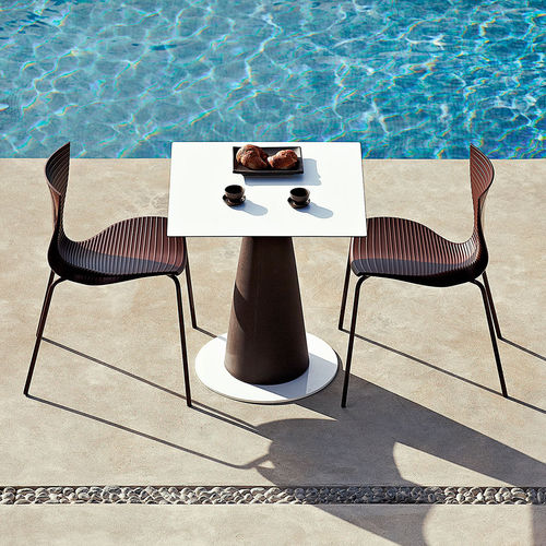 Table à manger contemporaine - HOPLA - SLIDE - en HPL / en polyéthylène / ronde