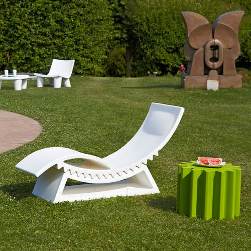 Bain de soleil contemporain - TIC TAC - SLIDE - en polyéthylène / pour établissement public / blanc