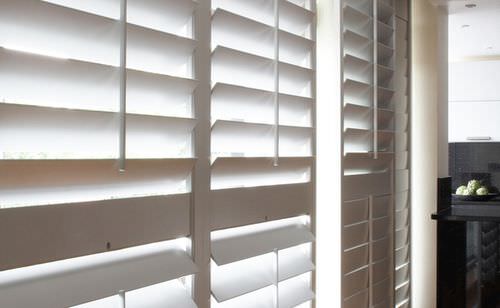 Volet coulissant - TRACKS - The New England Shutter Company - en bois / pour fenêtre