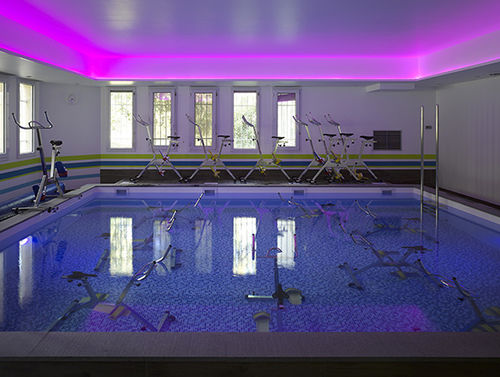 Piscine pour hôtel - CENTRE MEDICAL GRENOBLE - PISCINES CARRE BLEU - enterrée / en béton / de rééducation