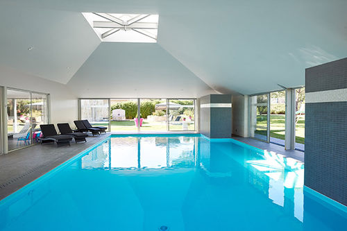 Piscine sur mesure - PISCINE INTERIEURE PERIGUEUX - PISCINES CARRE BLEU - d'intérieur / enterrée / en pierre