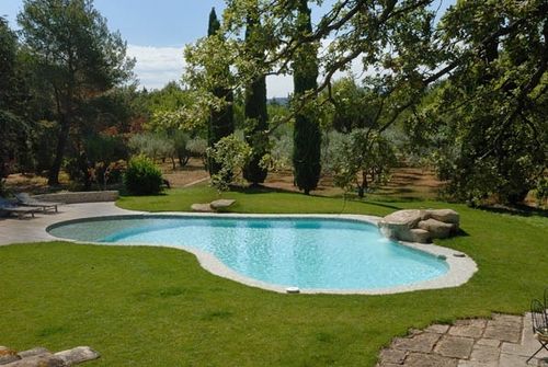 Piscine d'extérieur - LIBRE AUBAGNE - PISCINES CARRE BLEU - enterrée / en béton