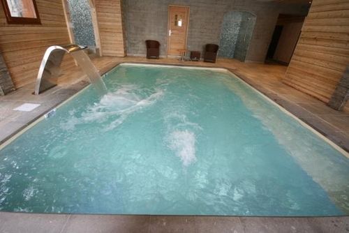 Piscine d'intérieur - HÔTEL LES 7 LAUX - PISCINES CARRE BLEU - enterrée / en béton