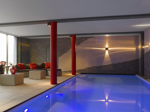 Piscine d'intérieur - LILLE - PISCINES CARRE BLEU - enterrée / en béton