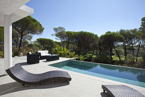 Piscine à débordement - DRAGUIGNAN 1 - PISCINES CARRE BLEU - d'extérieur / enterrée / en béton