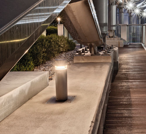 Borne d'éclairage pour espace public - KHA - PERFORMANCE IN LIGHTING - contemporaine / en aluminium / en acier inoxydable