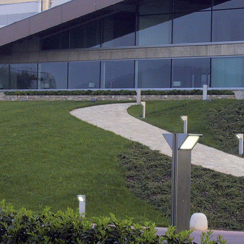 Borne d'éclairage de jardin - TRIANGOLO - Goccia Illuminazione - pour espace public / contemporaine / en fonte d'aluminium