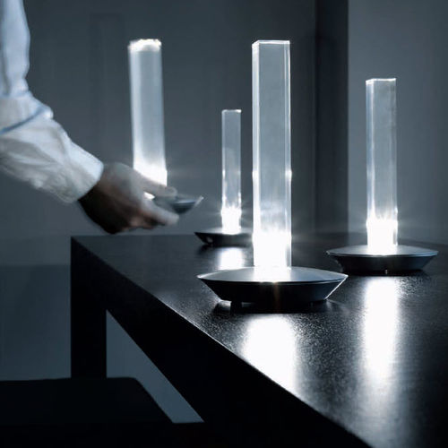 Lampe de table - CAND - Oluce - en aluminium / en PMMA / design original