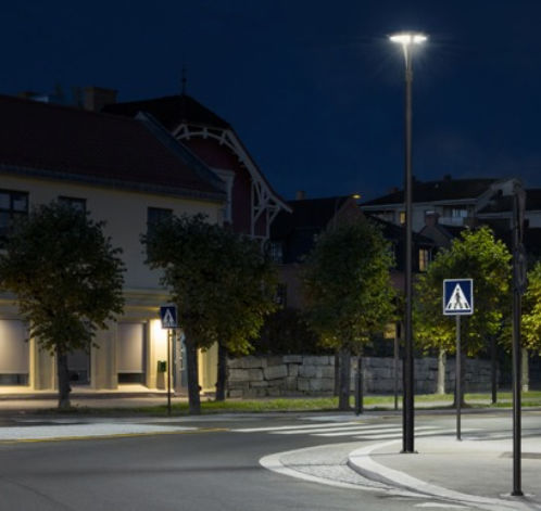 Lampadaire urbain - ARYA - AEC Illuminazione - contemporain / en fonte d'aluminium / avec diffuseur en verre trempé