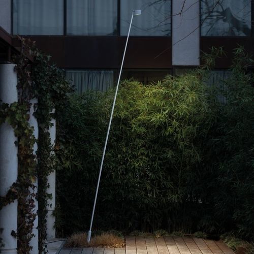 Borne d'éclairage de jardin - HASTA - Lombardo - contemporaine / en métal / à LED