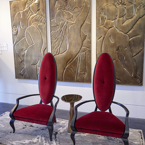 Guéridon contemporain - 76-0356 BELLINI - Christopher Guy - en verre trempé / avec piètement en laiton / courbé