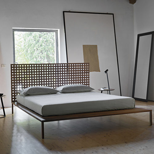 Lit double - TWINE - CASAMANIA HORM - contemporain / avec tête de lit / en bois massif
