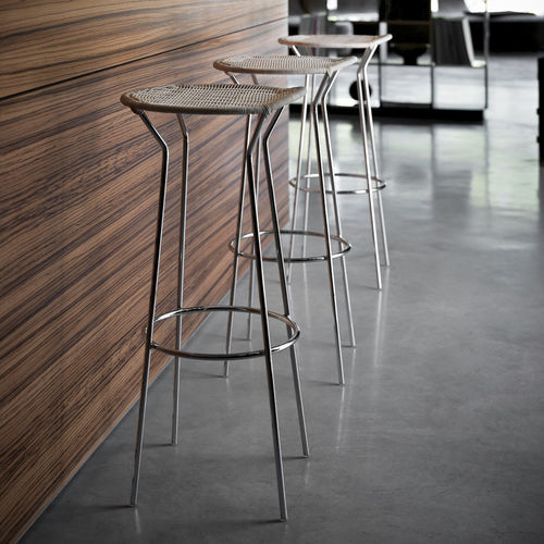 Tabouret de bar contemporain - CASAMANIA HORM - en rotin / avec piètement en métal chromé / 4 pieds