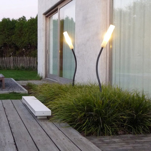 Lampadaire de jardin - FLOWER - tossB - contemporain / en métal / à LED