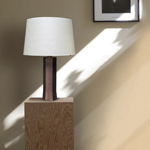 Lampe de table - MASTER AC02 : AX015 - Axis 71ba - en bronze / contemporaine / d'intérieur