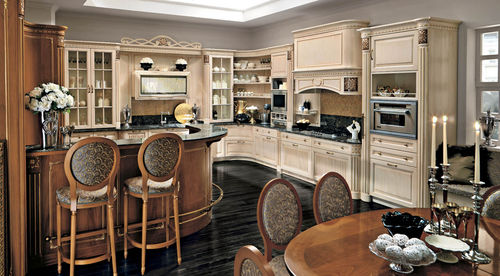 Cuisine classique - PLAYS ON DESIGN - MARTINI MOBILI - en noyer / en granite / en U