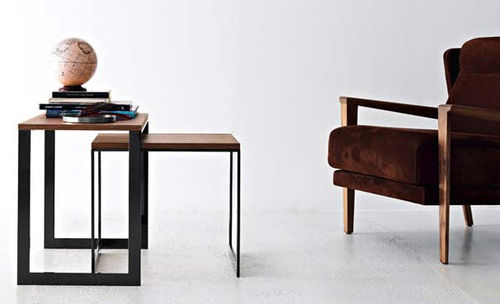 Table gigogne contemporaine - STAND UP - Flai - en bois / en métal / carrée