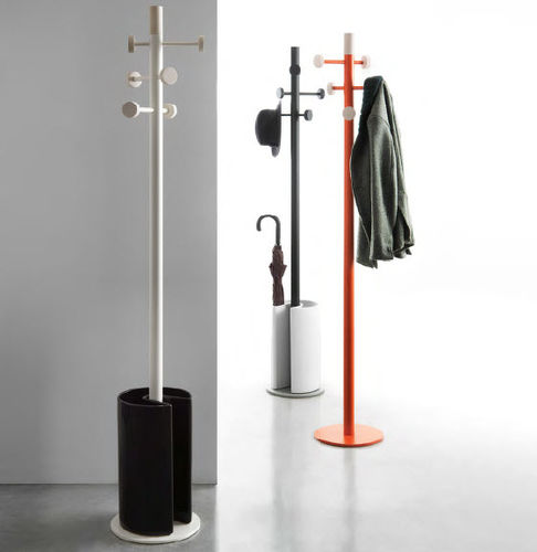 Porte-manteau sur pied - SLOT - Flai - contemporain / en métal / en bois