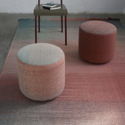 Pouf contemporain - Shade - nanimarquina - en laine de Nouvelle Zélande / rond / bleu