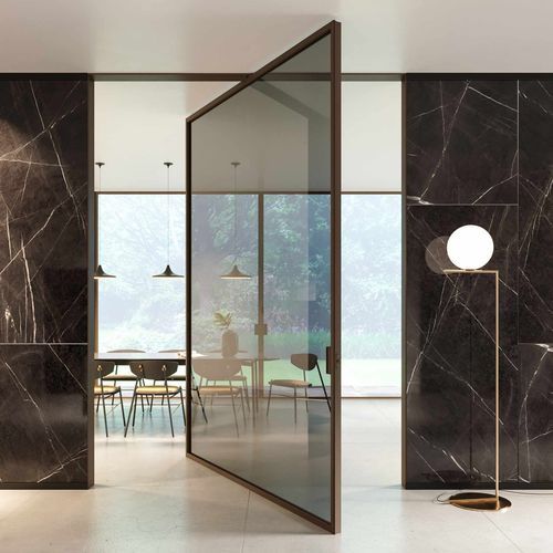 Porte à pivot - CARMINATI SERRAMENTI. - d'intérieur / en bois / en verre