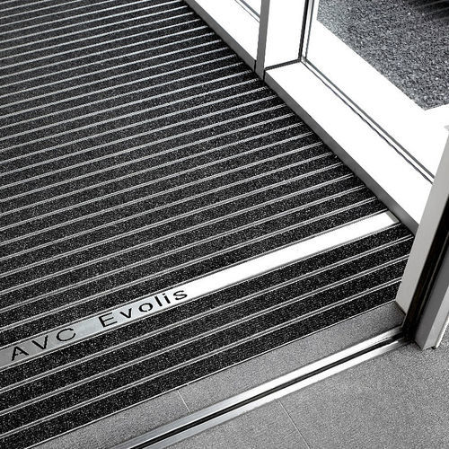 Tapis d'entrée pour établissement public - LINEO 22 - emco Bautechnik GmbH - en acier inoxydable / antisalissure / avec profilés