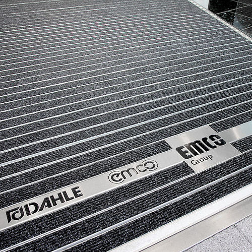 Tapis d'entrée pour établissement public - QUADRO 22 - emco Bautechnik GmbH - en acier inoxydable / antisalissure / avec profilés