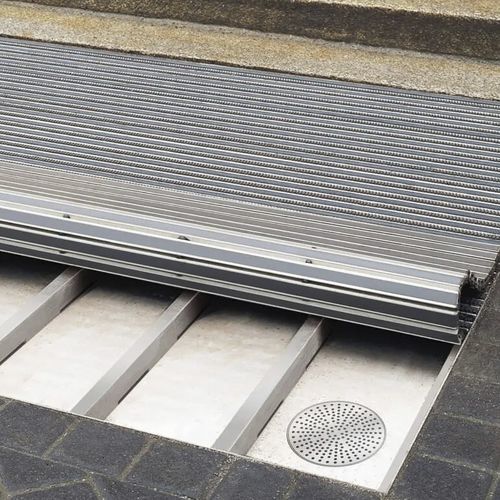 Tapis d'entrée pour établissement public - 5022 CN+ - emco Bautechnik GmbH - pour bâtiment / en polypropylène / en inox