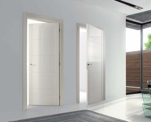 Porte d'intérieur - GLITTER - GHIZZI & BENATTI - en bois / battante / pleine
