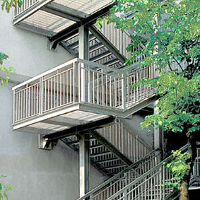 Caillebotis en inox - STAIRTREADS - GRIDIRON S.P.A. - Unipersonale - en tôle / pour marche d'escalier / pour garde-corps