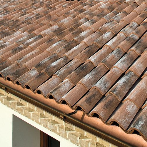 Tuile canal - A MANO" - INDUSTRIE COTTO POSSAGNO - en terre cuite / brune / beige