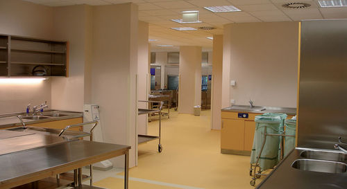 Revêtement de sol époxy - BASIC PHARMATEC ESD - IPM ITALIA - pour hôpital / brillant / aspect béton
