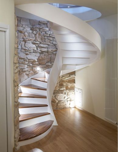 Escalier hélicoïdal - ELI CA 03 - RIZZI - à marches en bois / structure en béton / résidentiel