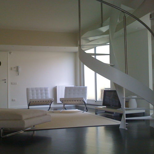 Escalier en colimaçon - ELI AC 05 - RIZZI - à marches en métal / structure en acier / contemporain