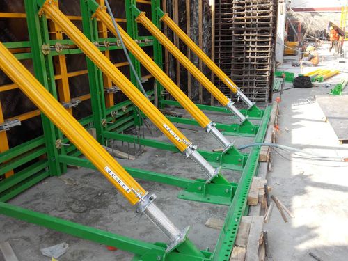 Coffrage une face - SINGLE SIDED WALLS EQIPPED WITH ALU-UP2 SHORES - Faresin Formwork SpA - aluminium / pour mur / réglable