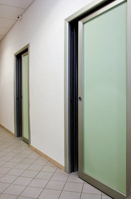Porte d'intérieur - GES GROUP - en aluminium / en stratifié / coulissante