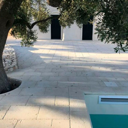 Revêtement de sol en pierre - BIANCO CAVE - pour extérieur / de jardin / pour établissement médicalisé
