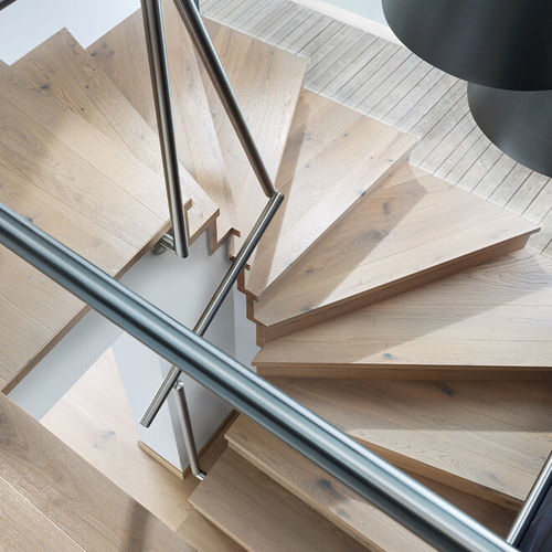 Escalier en colimaçon - tilo GmbH - à marches en bois / en bois / résidentiel
