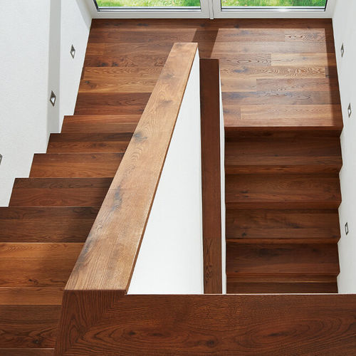 Escalier demi-tournant - L-SHAPED - tilo GmbH - à marches en bois / en bois / résidentiel