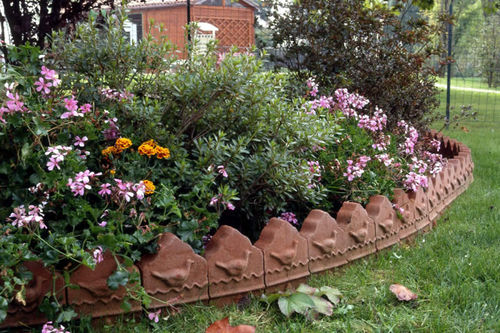 Bordure de jardin - UCCELLO - FORNACE BALLATORE GIUSEPPE - en terracotta / autres formes