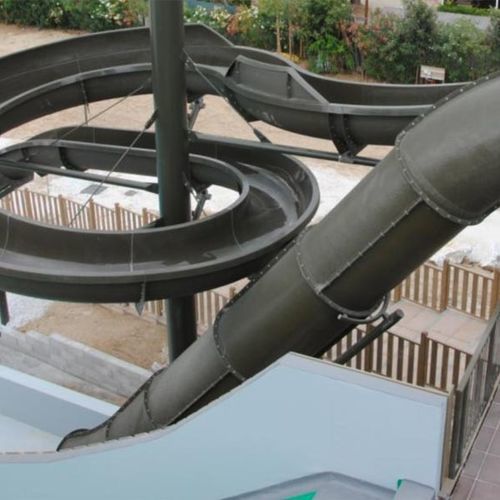 Toboggan tournant - BLACK CANNON - TECNOPISCINE INTERNATIONAL - pour parc aquatique / tubulaire / en polyéthylène