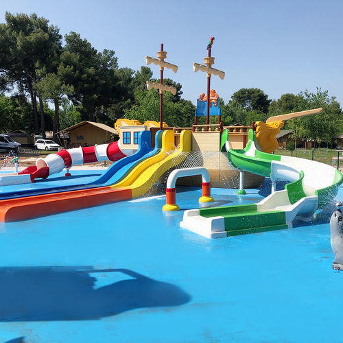 Toboggan droit - PIRATE'S SHIP - TECNOPISCINE INTERNATIONAL - tournant / pour parc aquatique