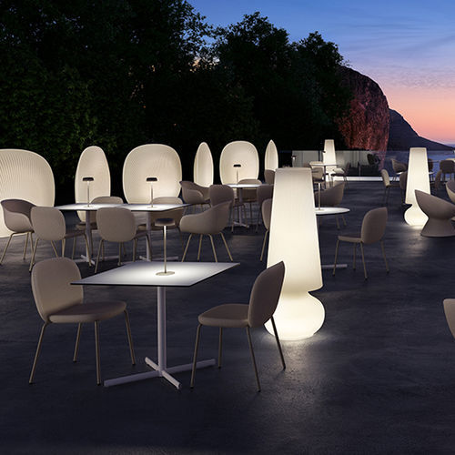 Chaise contemporaine - fade stack - PLUSt COLLECTION - d'extérieur / en polyéthylène / avec piètement en métal peint