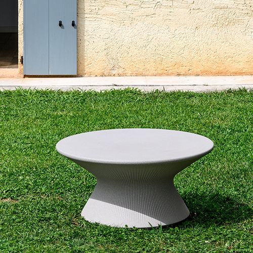 Table basse contemporaine - fade - PLUSt COLLECTION - en polyéthylène / avec piètement en polyéthylène / ronde